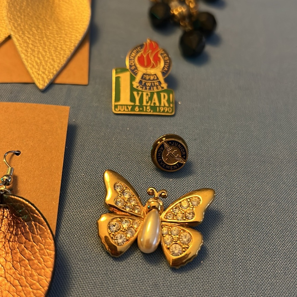 Lot of Assorted Jewelry 💎 Necklace Brooches Earrings Bracelets Pins (19 pieces) - Picture 3 of 16